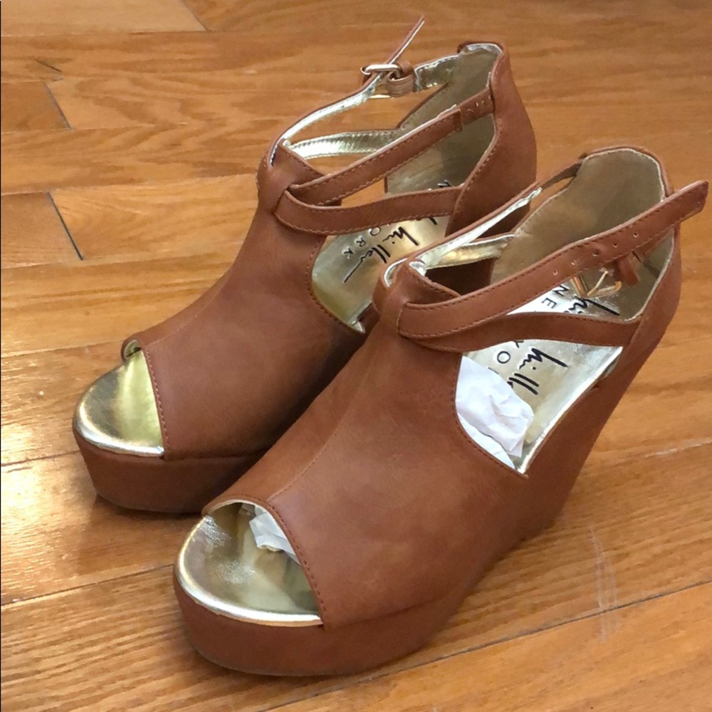 Nicole Miller camel wedges